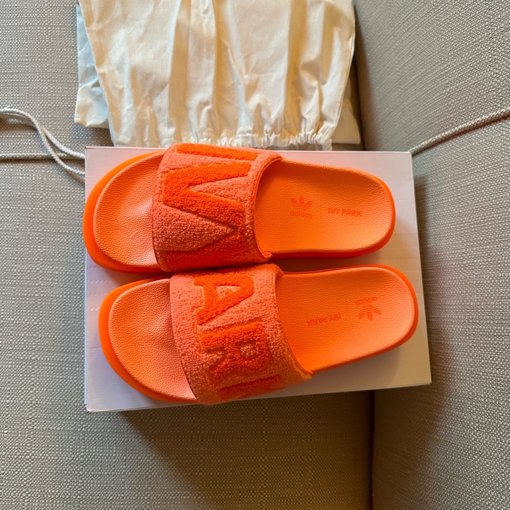 IVY slide.   Size 7.5. New